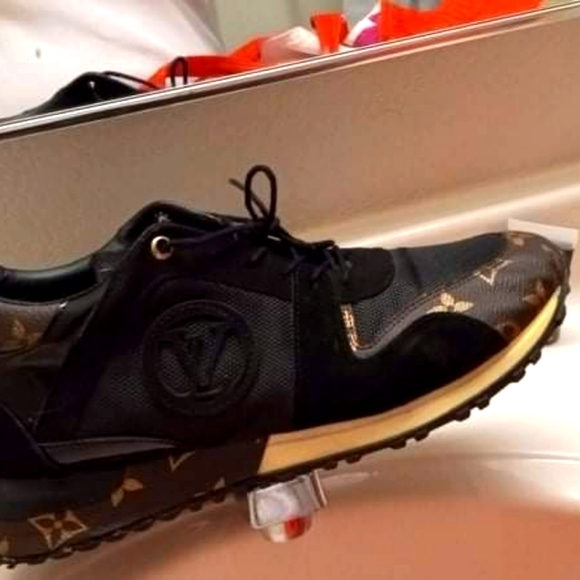 Louis Vuitton shoes - Picture 1 of 3